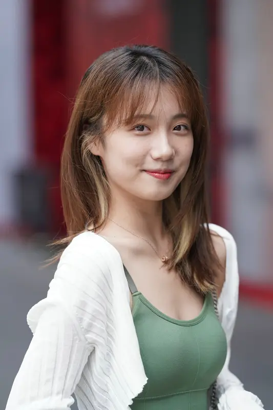 [魔镜街拍] 152 热裤姑娘 - 魔镜街拍