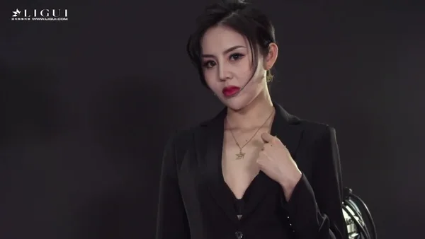 x013.[Ligui丽柜] HD260 凉儿 美脚色像师(1) - Ligui丽柜